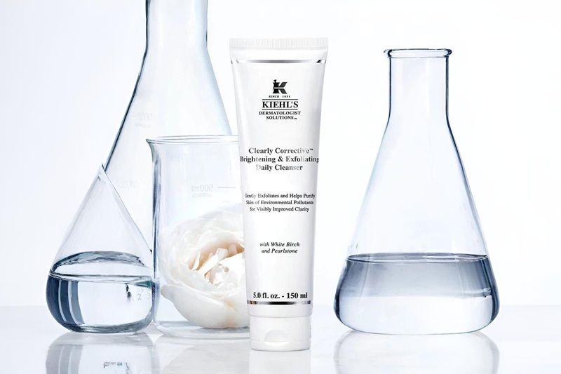 Kiehl's Clearly Corrective Brightening & Exfoliating Daily Cleanser