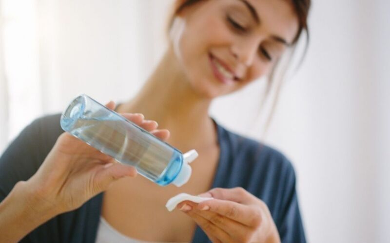 Da ít hoạt động, không tiếp xúc khói bụi: 1 lần/ngày (Buổi tối) là đủ