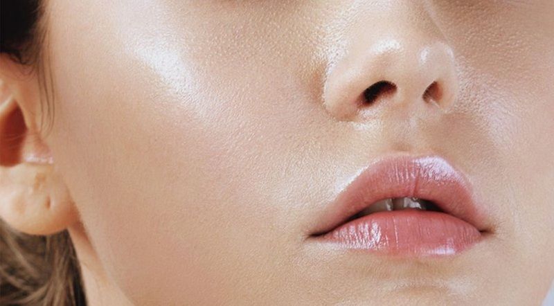 Khi bước vào tuổi 20, bạn không chỉ cần chú ý đến việc chọn mỹ phẩm phù hợp, mà còn nên ghi nhớ một số lưu ý quan trọng