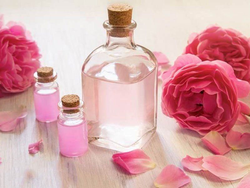 Để đạt được thành phẩm nước hoa hồng chưng cất có chất lượng cao nhất, bạn cần chú ý đến từng chi tiết nhỏ trong suốt quá trình thực hiện. 