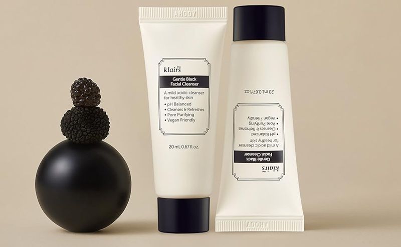 Sữa rửa mặt Gentle Black Facial Cleanser