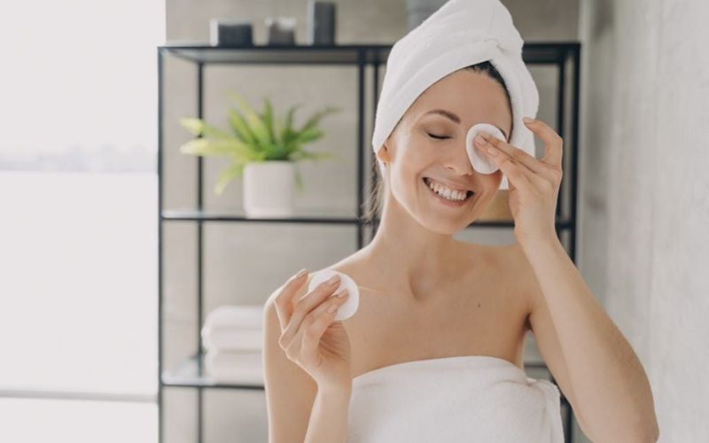 Nên tẩy trang mấy lần 1 ngày? Câu trả lời chính xác