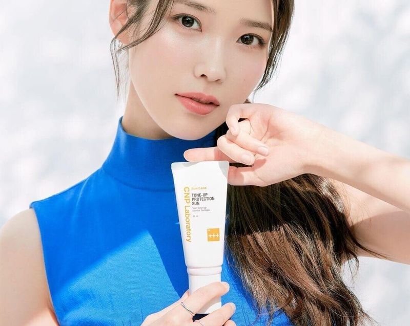 IU và Kem Chống Nắng "Chân Ái" CNP Laboratory
