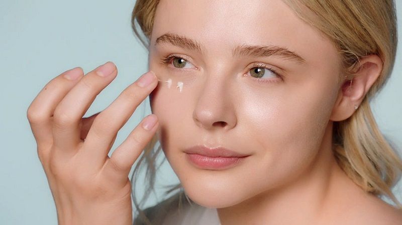 Trong kỷ nguyên "less is more" (càng ít càng tốt) trong chăm sóc da, nhiều người ưu tiên một quy trình dưỡng da đơn giản, tập trung vào những bước cốt lõi nhất.