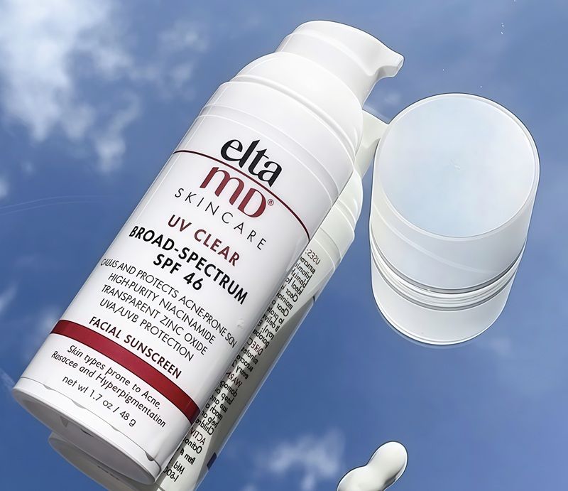 UV Clear Broad-Spectrum SPF46 là dòng kem chống nắng lý tưởng cho da mụn, da nhạy cảm và da dễ bị tăng sắc tố