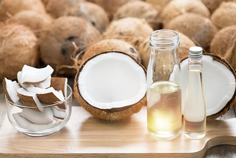 Dừa già thường chứa nhiều dầu hơn, mang lại lượng dầu thu được cao và hương thơm đậm đà đặc trưng