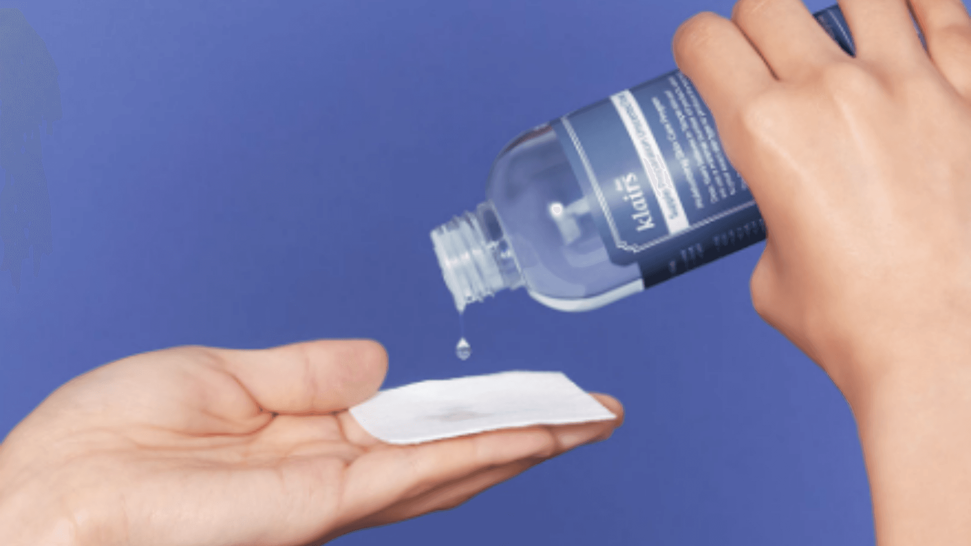 Klairs Supple Preparation Unscented Toner có kết cấu đặc biệt, không quá lỏng như nước thông thường mà hơi sánh nhẹ, gần giống một loại essence mỏng. 