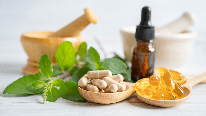 Các hoạt chất trong rau má như Madecassoside, Asiaticoside và Asiatic Acid có khả năng kháng viêm mạnh mẽ