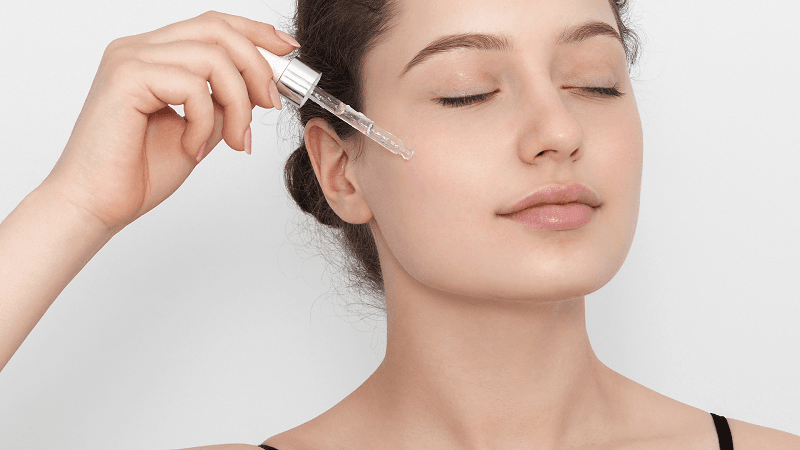 Nhìn chung, KHÔNG NÊN dùng serum mà không dùng kem dưỡng.