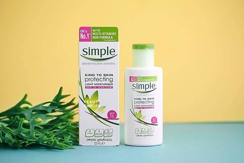 Kem Dưỡng Sáng Da Simple Kind to Skin Protecting Light Moisturizer