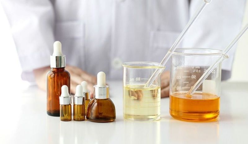 Một số sản phẩm mỹ phẩm giả từng bị phát hiện chứa các chất cấm như hydroquinone, corticosteroid, paraben