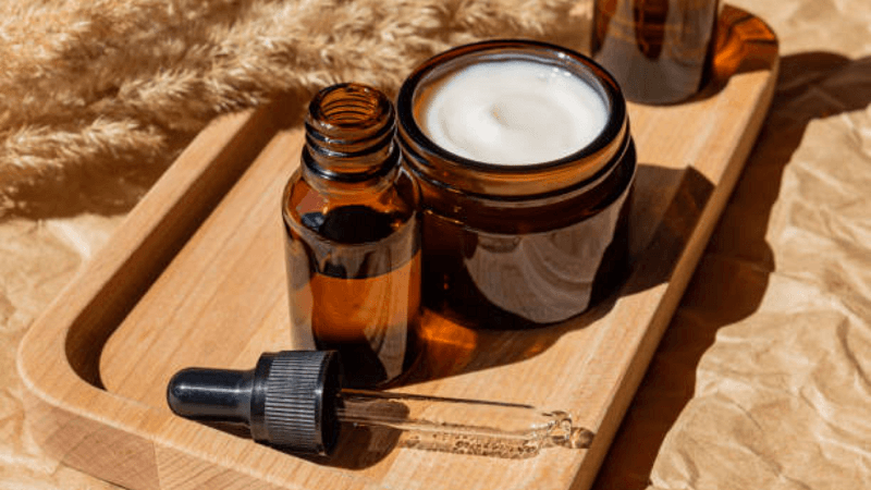 Trong hầu hết các trường hợp, việc sử dụng cả serum và kem dưỡng trong cùng một quy trình chăm sóc da được xem là lựa chọn tối ưu và khoa học nhất.