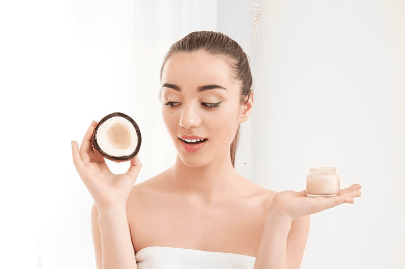 Dầu dừa là giải pháp lý tưởng để phục hồi độ ẩm và làm dịu tình trạng khô ráp