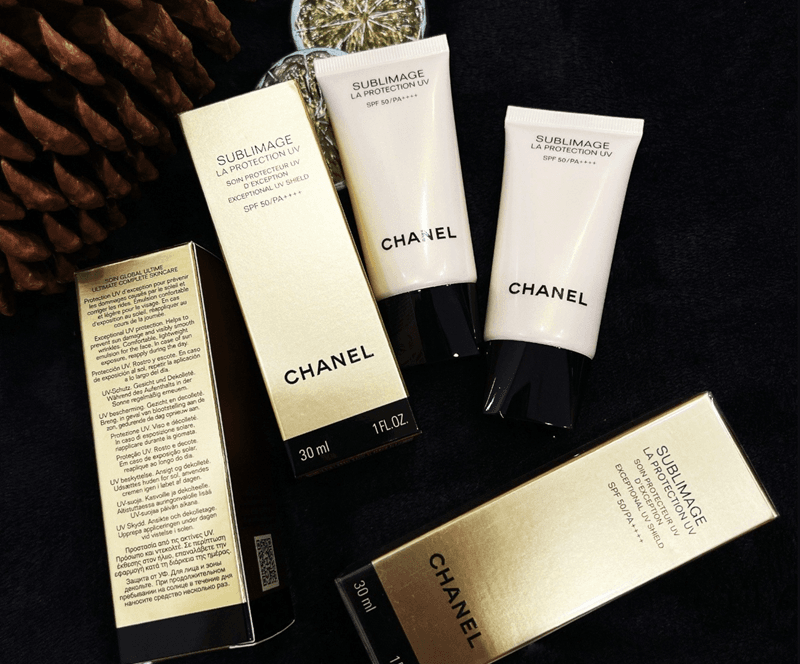 Thuộc dòng Sublimage xa xỉ nhất của Chanel, sản phẩm này không chỉ là kem chống nắng mà còn là tinh chất dưỡng da chống lão hóa mạnh mẽ