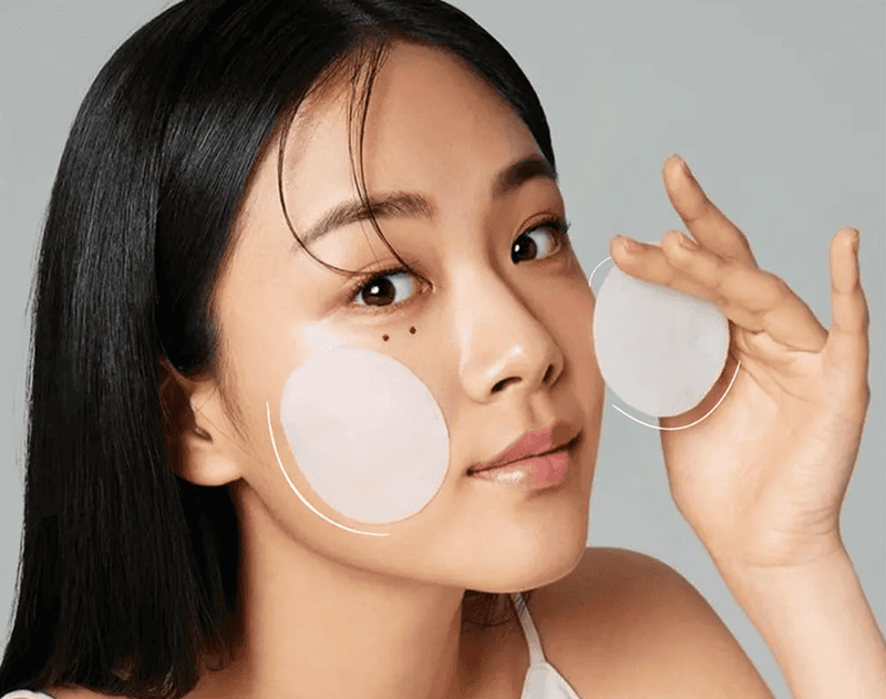 Nếu để toner trên da quá thời gian khuyến nghị, lớp bông hoặc mặt nạ giấy sẽ khô lại và xảy ra hiện tượng hút ẩm ngược