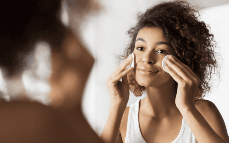 Toner là bước trung gian giúp làn da sẵn sàng hấp thụ dưỡng chất tốt hơn