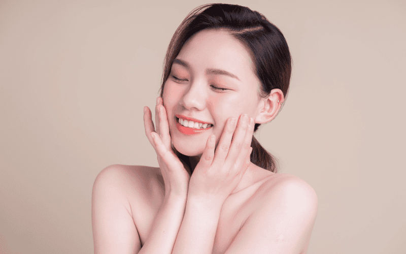 Khoai tây sau khi được nấu chín và nghiền nhuyễn tạo thành hỗn hợp mềm mịn, giúp làm dịu và cấp ẩm nhẹ cho da