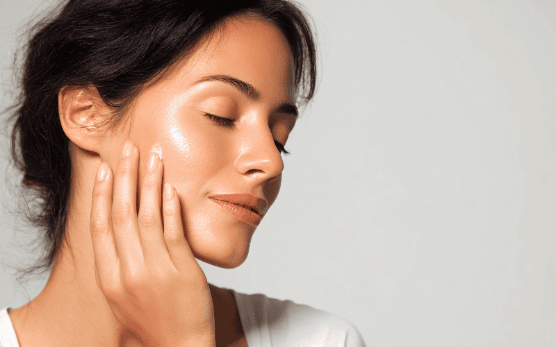 Dầu oliu là lựa chọn lý tưởng cho những ai có làn da khô hoặc thiếu ẩm