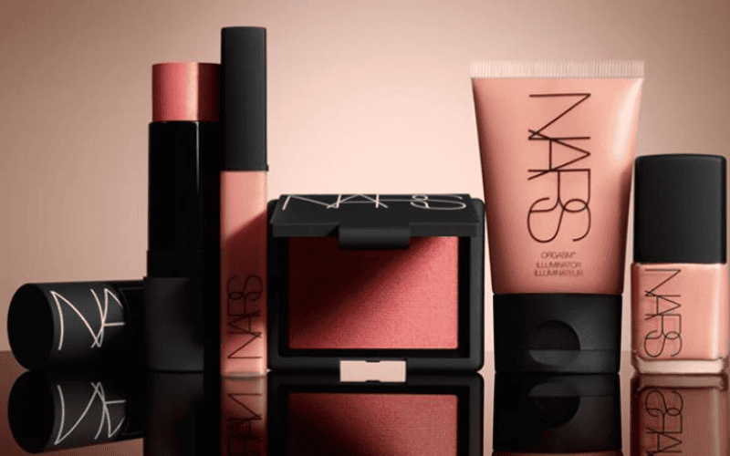 NARS được sáng lập bởi nghệ sĩ trang điểm François Nars vào năm 1994 tại Pháp