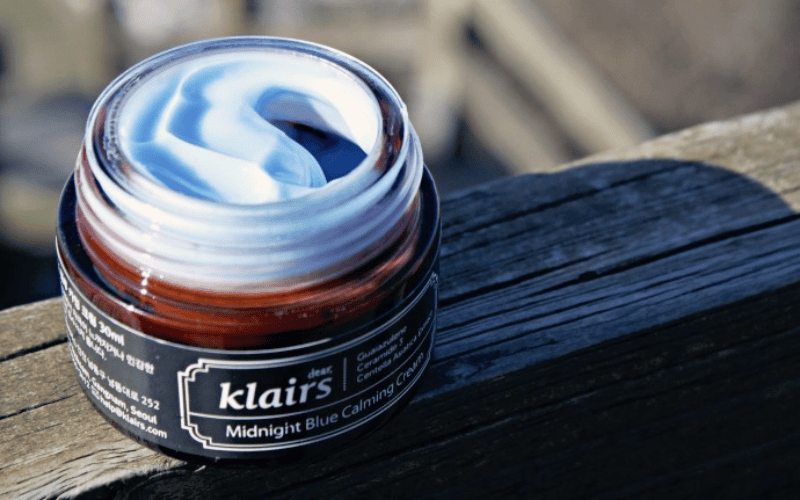 Sản phẩm nổi bật với khả năng làm dịu tức thì, giảm mẩn đỏ và hỗ trợ phục hồi da tổn thương