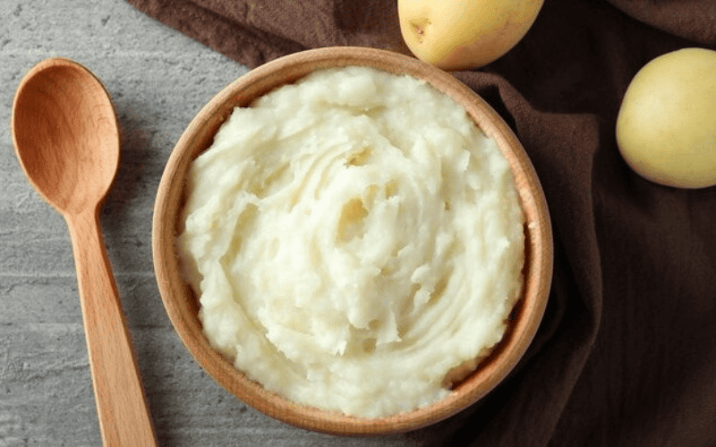 Kết hợp với các bước chăm sóc da khác như dưỡng ẩm và chống nắng để da được bảo vệ và phát huy tối đa hiệu quả của mặt nạ.