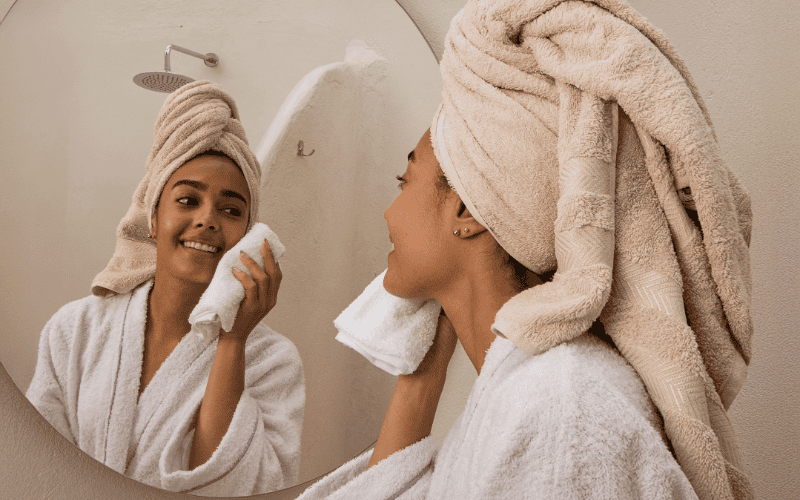 Một quy trình rửa mặt chuẩn sẽ giúp loại bỏ hoàn toàn cặn bẩn còn sót lại, đồng thời giữ cho làn da mềm mại và khỏe mạnh