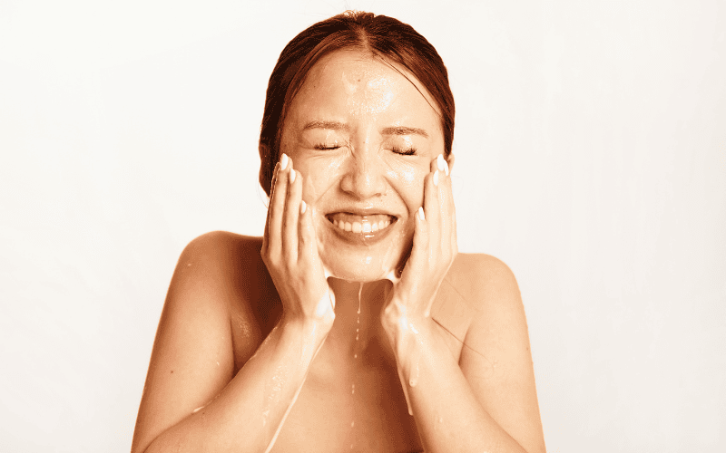 Để rửa mặt đạt hiệu quả làm sạch mà không làm tổn thương da, cần thực hiện đúng cách