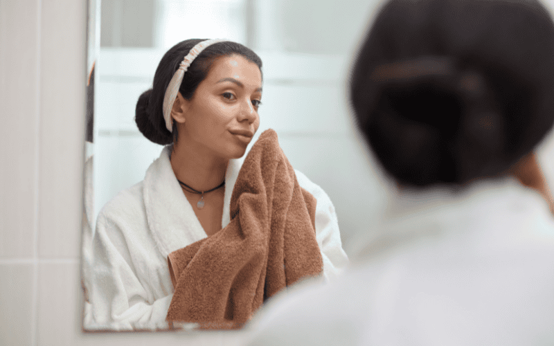 Việc xử lý đúng cách và kịp thời là rất quan trọng để tránh tình trạng viêm nặng hoặc tổn thương lâu dài