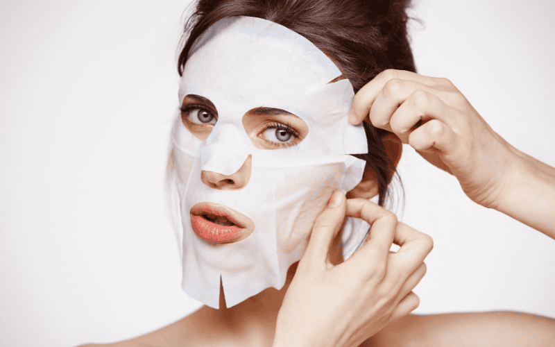 Nhiều tín đồ làm đẹp thường bỏ qua bước đắp mặt nạ khi trang điểm vì cho rằng không cần thiết