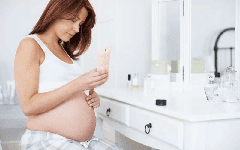 Mẹ bầu cần lựa chọn mỹ phẩm dịu nhẹ, không chứa chất tẩy rửa hay hương liệu nhân tạo