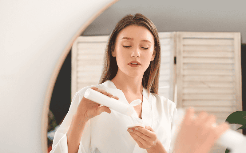 Tẩy trang là bước không thể thiếu trong chu trình làm sạch da mỗi ngày, dù bạn không trang điểm