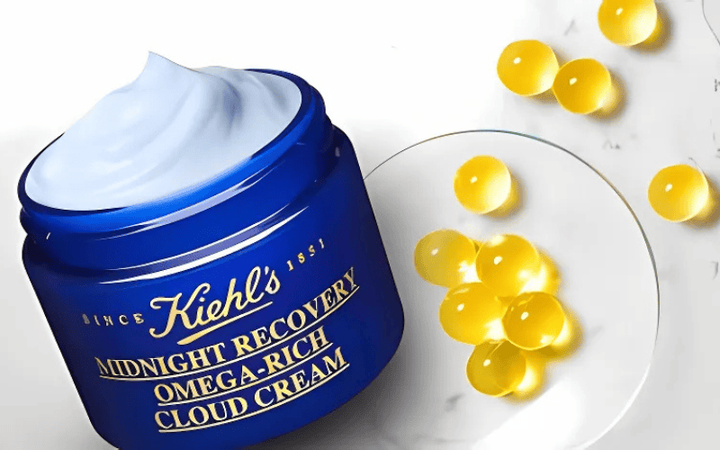 Với kết cấu “cloud cream” siêu mềm mịn, sản phẩm thẩm thấu nhanh và mang lại cảm giác dễ chịu khi sử dụng