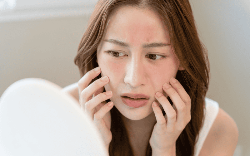 Da nhạy cảm thường dễ kích ứng khi thời tiết thay đổi, vì vậy cần chú trọng vào việc phục hồi và bảo vệ hàng rào da