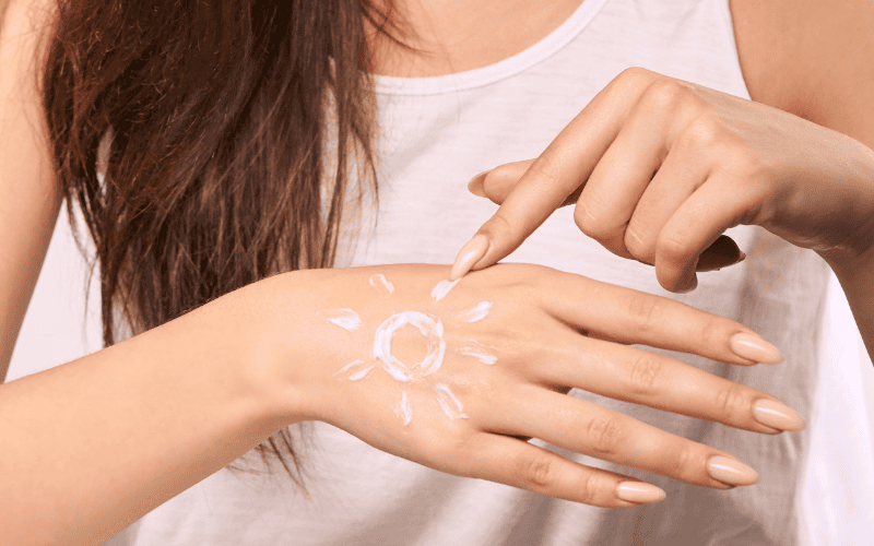 Kem chống nắng bảo vệ da khỏi tia UV, ngăn ngừa sạm da và lão hóa sớm