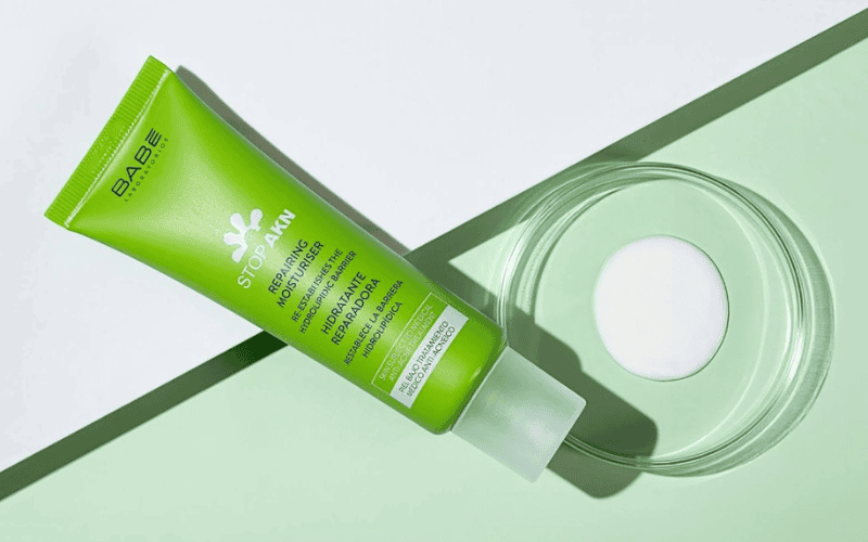 Công thức nhẹ nhàng, không chứa dầu khoáng, phù hợp cho da dễ bít tắc