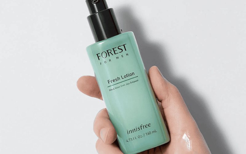 Sản phẩm có kết cấu dạng lotion lỏng, dễ thấm, không gây nhờn rít, rất thích hợp cho khí hậu nóng ẩm