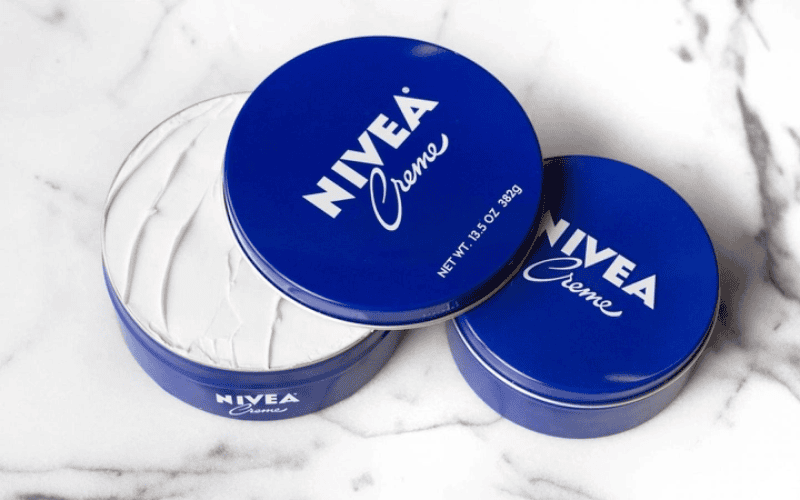 Sản phẩm được ưa chuộng nhờ khả năng thấm nhanh, không gây nhờn rít, có thể dùng cho mặt, tay và toàn thân