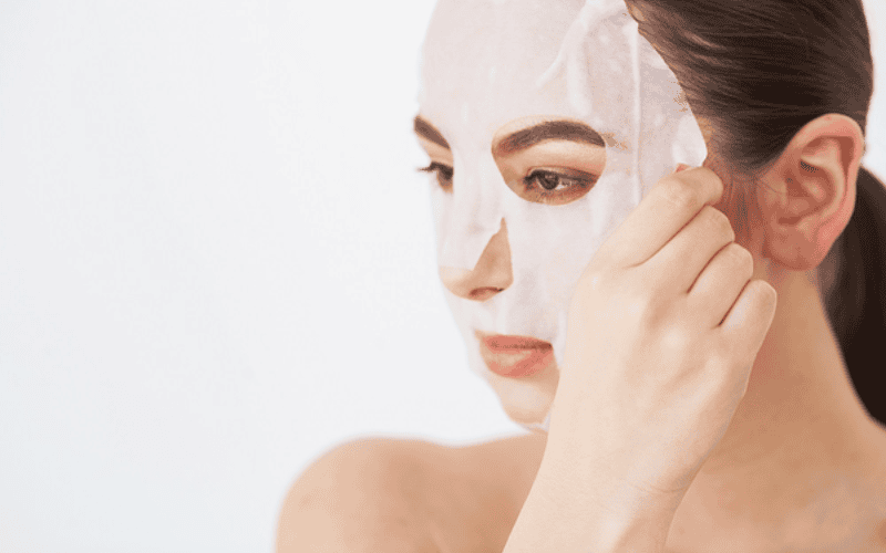 Nhiều người tin rằng việc đắp mặt nạ giấy hằng ngày sẽ giúp da nhanh cải thiện và khỏe mạnh hơn