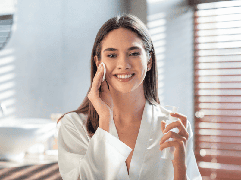 Toner và lotion có những điểm khác biệt rõ rệt về kết cấu, công dụng và thời điểm sử dụng