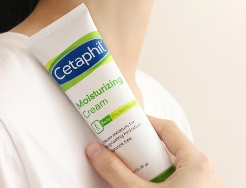 Cetaphil Moisturising Cream là kem dưỡng ẩm dịu nhẹ, lý tưởng cho da khô đến rất khô và da nhạy cảm