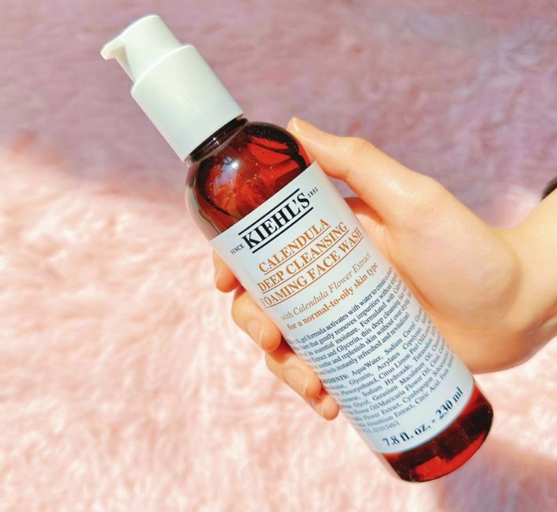 Sữa rửa mặt Hoa Cúc Calendula đem tới khả năng làm sạch sâu nhưng vẫn vô cùng dịu nhẹ