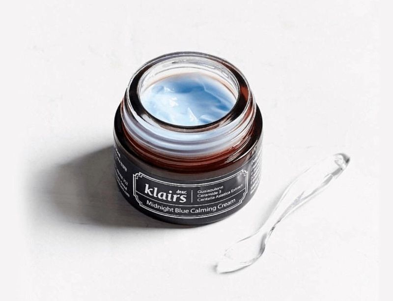 Klairs Midnight Blue Calming Cream có khả năng làm dịu, phục hồi và bảo vệ da sau các tác động mạnh
