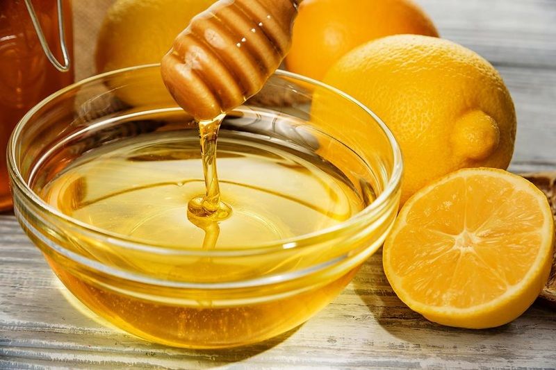 Bạn có thể kết hợp mật ong với các nguyên liệu tự nhiên khác để tăng cường hiệu quả