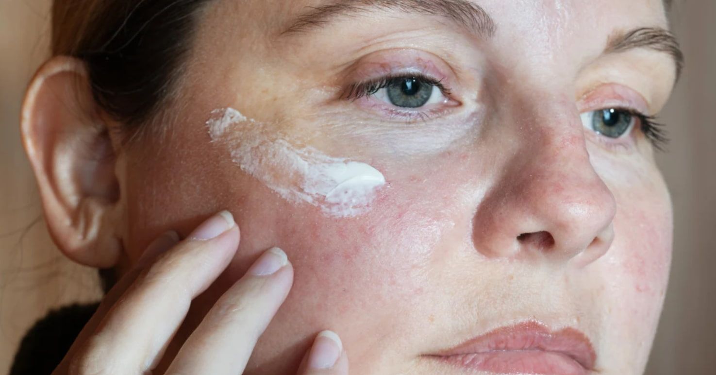 Da dầu mụn nên tẩy tế bào chết đều đặn