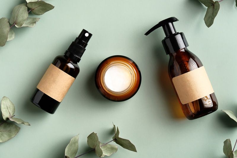 Nhận thức rõ về nhu cầu của những làn da khó tính, nhiều thương hiệu dược mỹ phẩm châu Âu đặc biệt chú trọng vào việc phát triển các công thức tối giản và lành tính