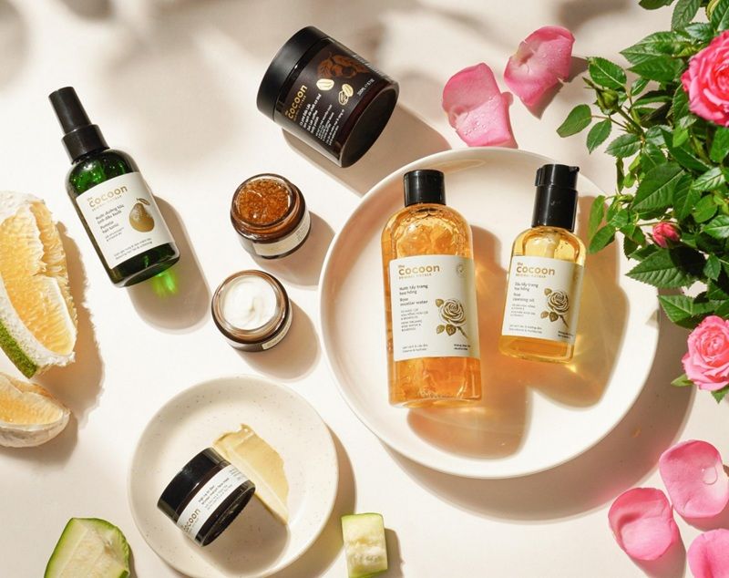 Là thương hiệu mỹ phẩm thuần chay tiên phong tại Việt Nam, Cocoon được thành lập với định hướng phát triển bền vững và tôn trọng thiên nhiên tuyệt đối