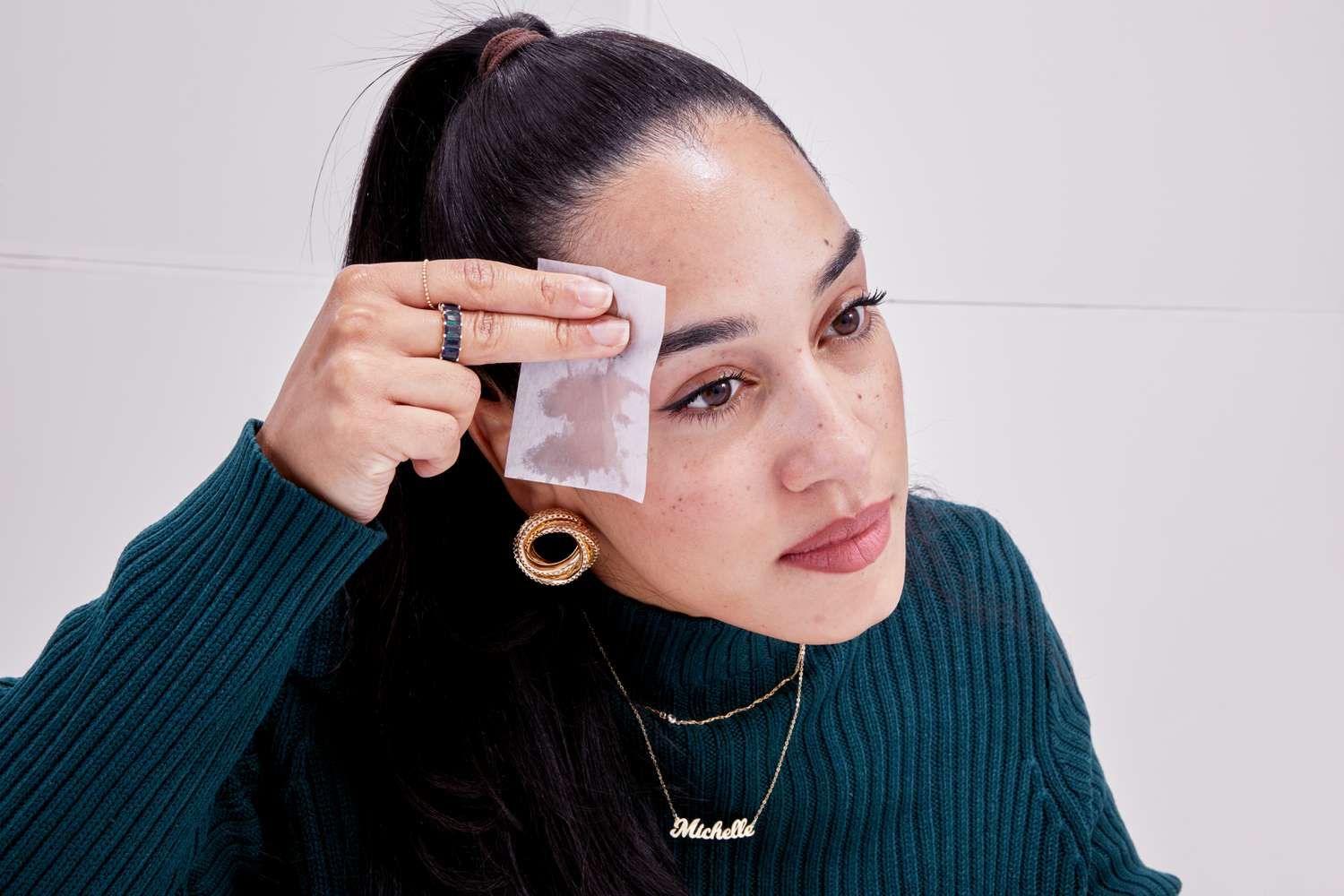 Cách phân biệt các loại da bằng giấy thấm dầu