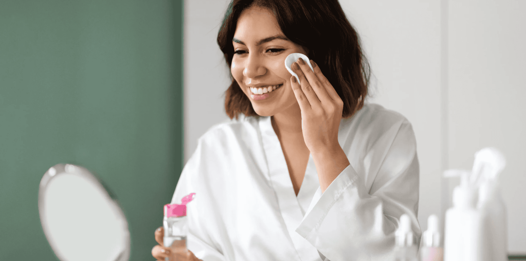 cách dùng nước tẩy trang hình 2.png