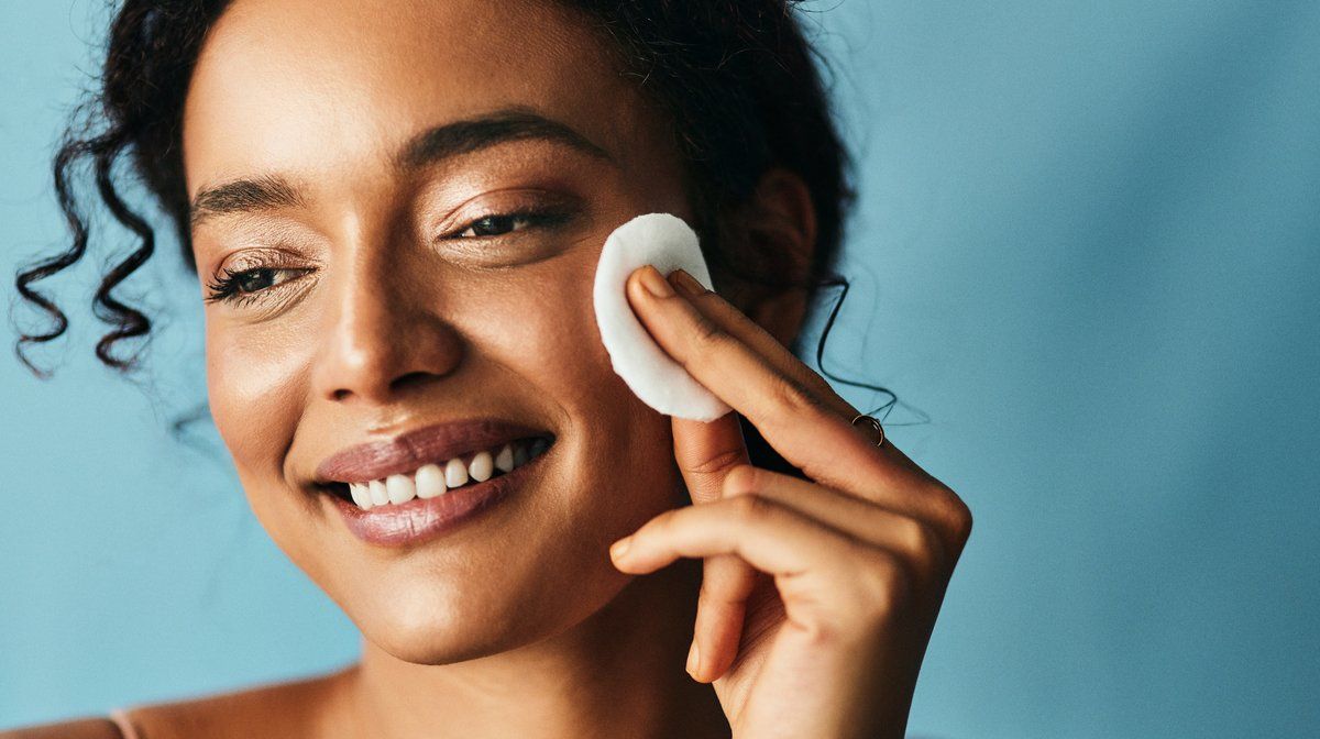 cách dùng nước tẩy trang hình 5.jpg