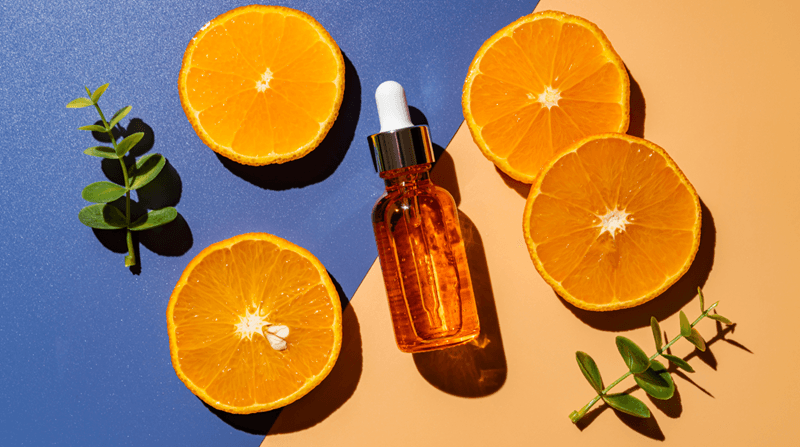Bạn nên thoa serum Vitamin C vào buổi sáng